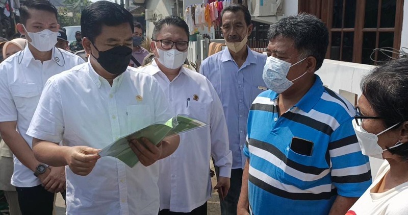 Alasan Menteri ATR Hadi Tjahjanto Bagikan Sertifikat Langsung: Jika Ada Mafia Tanah, Saya Sikat