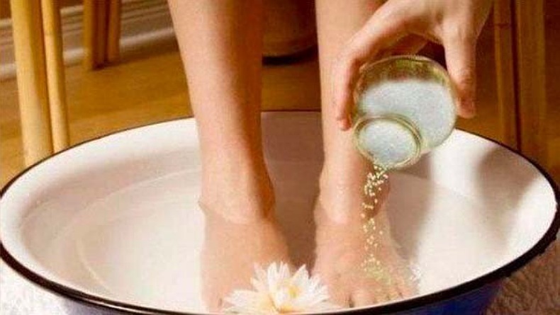 5 Cara Mengobati Kutu Air di Kulit, Bahan-bahannya Bisa Ditemukan di Rumah Lho!
