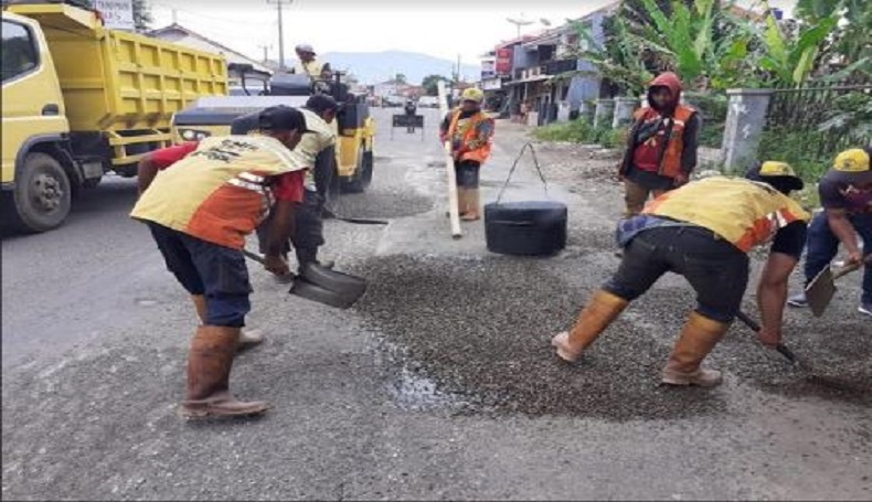 450 Kilometer Jalan di Jabar Rusak, Rekontruksi Butuh Dana hingga Rp1,9 Triliun 