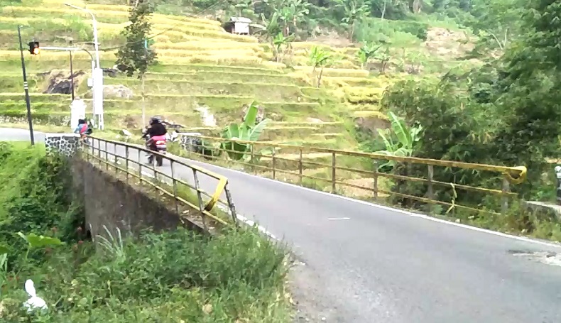 Proyek Jalan Selacau-Cisokan KBB Molor, Perbaikan Jembatan Ini Jadi Penyebab