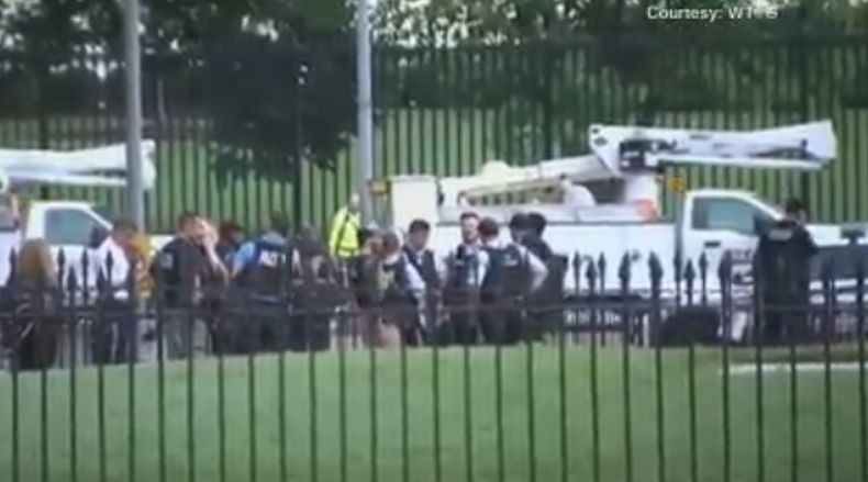 Serangan Petir di Luar Gedung Putih, 4 Orang Kritis