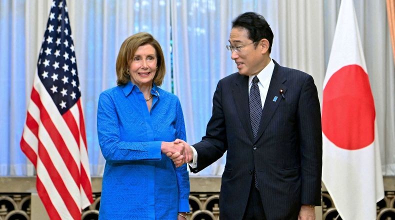 Ketua DPR AS Nancy Pelosi Tiba di Tokyo Setelah 5 Rudal China Mendarat di ZEE Jepang