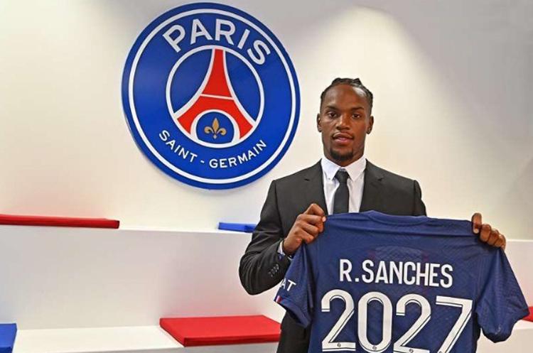 Renato Sanches Resmi Gabung PSG, AC Milan Gigit Jari