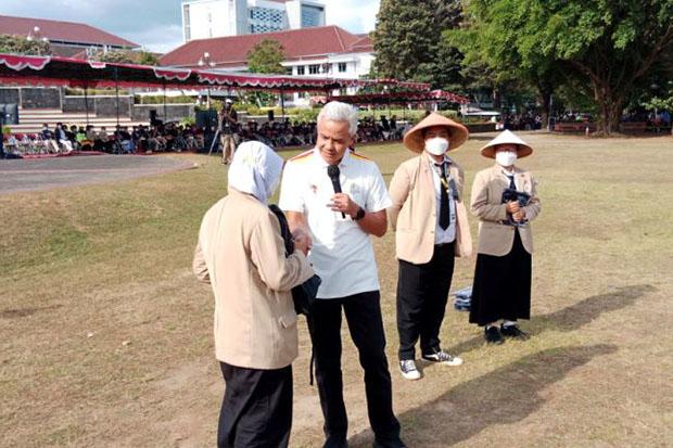  Ganjar Pranowo Hadiahi Laptop Mahasiswi Baru UGM Penyandang Tunanetra