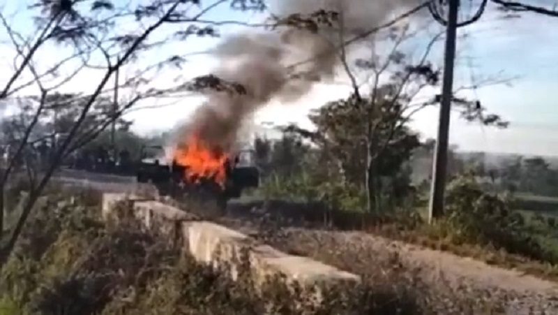 Mobil Pikap di Blitar Hangus Terbakar, Pasutri Berhasil Selamat 