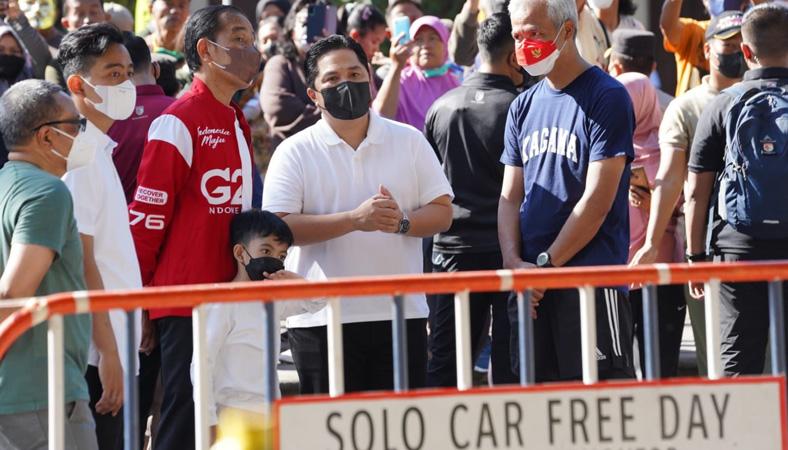  Senyum Semringah Jokowi saat Menikmati CFD Solo, Dikawal Gibran, Erick Thohir dan Ganjar