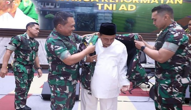 Viral, KSAD Jenderal Dudung Kukuhkan Habib Luthfi Jadi Warga Kehormatan TNI AD