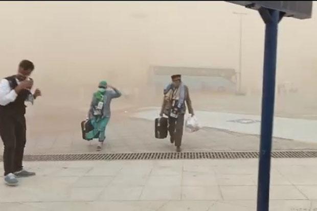 Badai Pasir Terjang Bandara Madinah, Alhamdulillah Jemaah Indonesia Aman