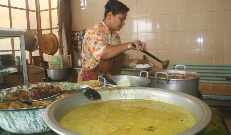  Lezatnya Gudeg Koyor Sukini Salatiga, Sambal Gorengnya Bikin Ketagihan