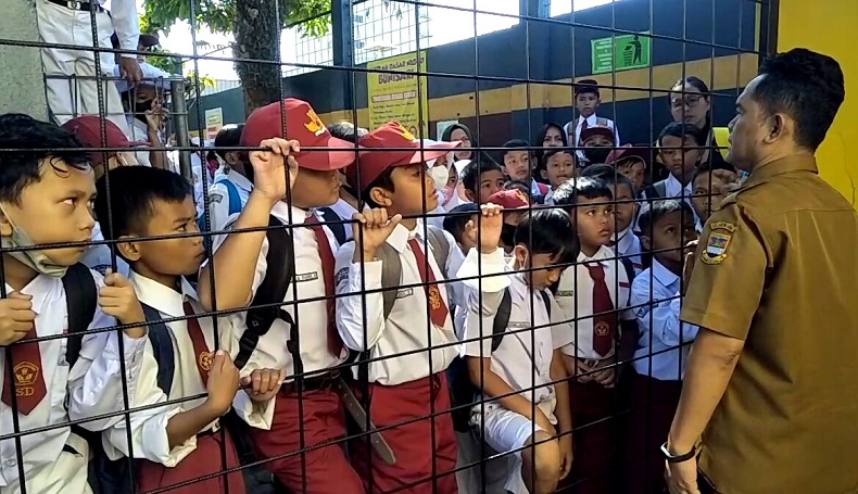 Gerbang SDN Bunisari Dilas dan Digembok Ahli Waris, Ini Solusi Disdik KBB