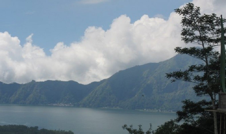 Sosok Kebo Iwa dan Cerita Rakyat Terbentuknya Danau Batur di Kintamani