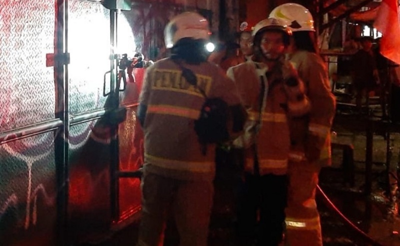 Kebakaran Bengkel di Kebon Jeruk Gegerkan Warga, Saksi Sempat Dengar 3 Ledakan