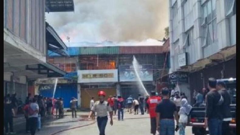 Kebakaran Hebat Landa Permukiman Padat Penduduk di Klandasan Ulu Balikpapan