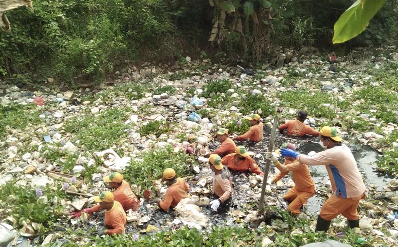150 Ton Sampah Diangkat dari Sungai Cikarang Hilir Bekasi, Ini Penampakannya