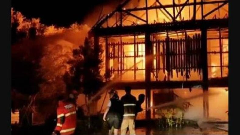 Kebakaran Rumah Adat Dayak di Palangka Raya, Api Diduga akibat Korsleting Listrik