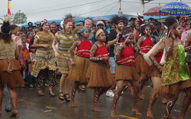 WNA Asal Belanda Ikut Meriahkan HUT RI di Boven Digoel, Tampilkan Tarian Khas Papua