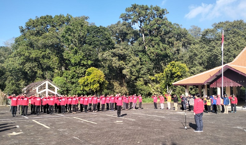 Ratusan Pendaki Akan Kibarkan 77 Bendera di Puncak Gunung Arjuno 