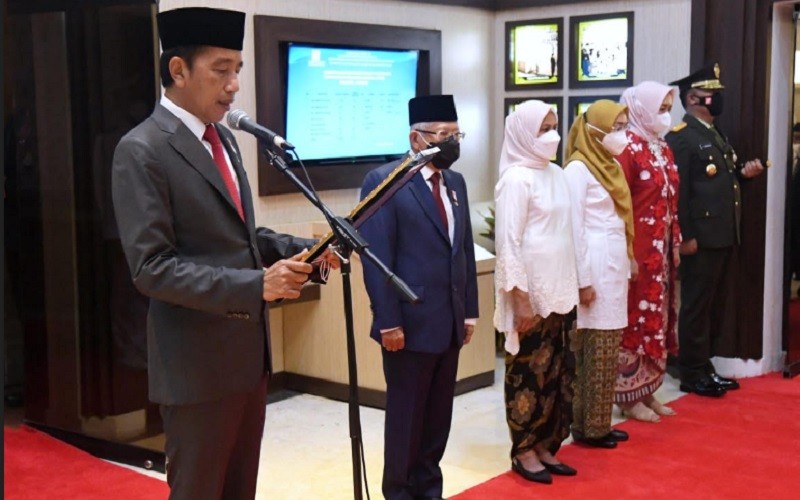 Jokowi Pimpin Renungan Suci di TMP Kalibata, Beri Penghormatan untuk 10.257 Pahlawan