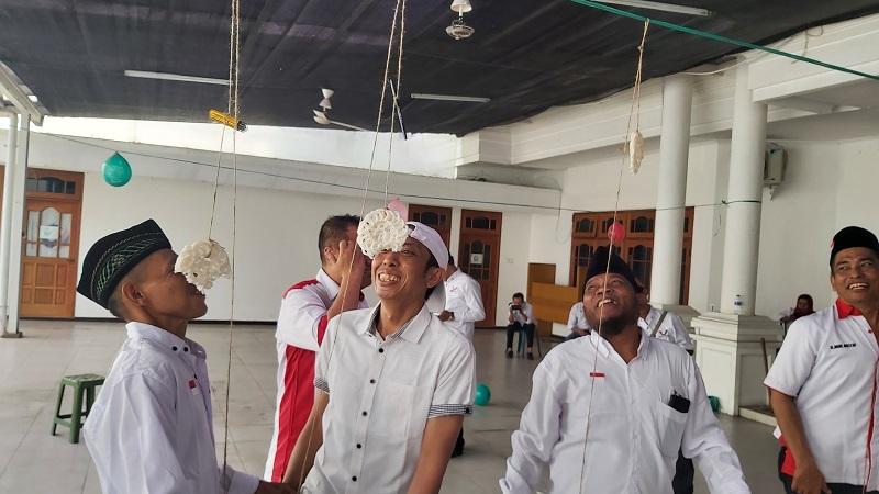 Meriahkan HUT ke-77 RI, Perindo Jatim Gelar Lomba Hias Tumpeng hingga Makan Kerupuk 
