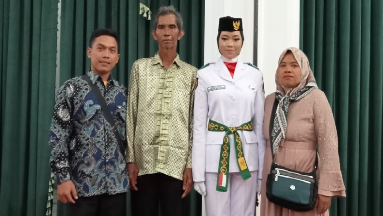 Salut, Puput Putri Anak Buruh Jebor Ini Wakili Majalengka sebagai Paskibra Jabar