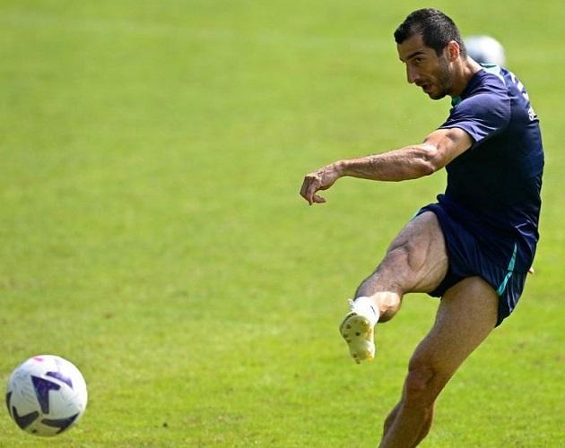 Inter Milan Apes, Henrikh Mkhitaryan Cedera usai Lakoni Debut