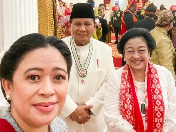 Momen Puan Ajak Selfie Jokowi, Prabowo Hingga Keluarga Gus Dur di Istana 