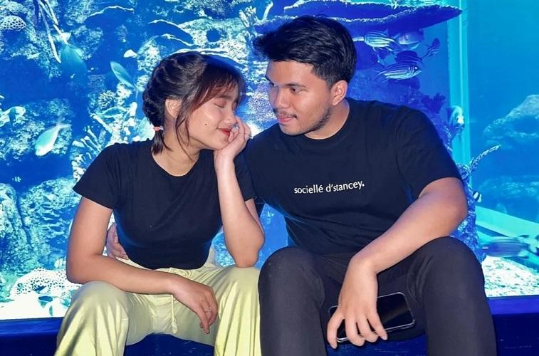 Thariq Kasih Cincin ke Fuji, Netizen Geger!