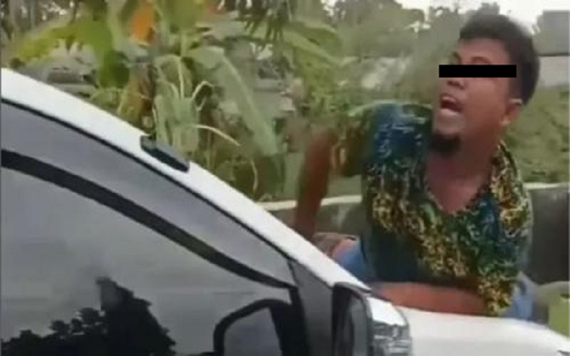 Viral Preman Sangar di Sumut Naik Kap Mobil, Sopir Tancap Gas Bawa ke Markas TNI