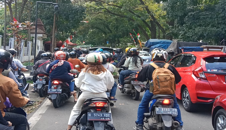 Warga Serbu Beragam Acara di Gedung Sate, Sejumlah Ruas Jalan Kota Bandung Macet