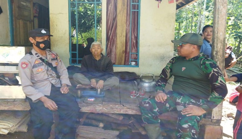 Susuri Perkebunan di Garut, Gabungan TNI-Polri Temukan Kakek Hilang  