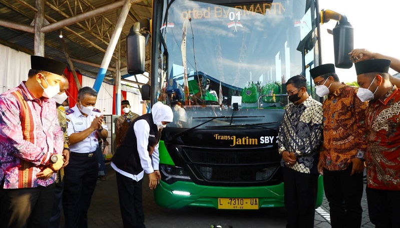 Tambah 10 Armada Trans Jatim, Khofifah: Waktu Tunggu Bus Lebih Singkat 15 Menit
