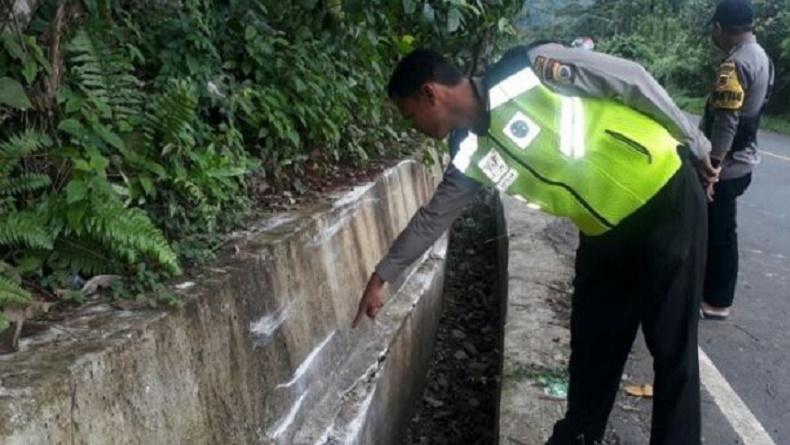 2 Remaja Boncengan Motor Tewas Kecelakaan, Hantam Tembok Saluran Air