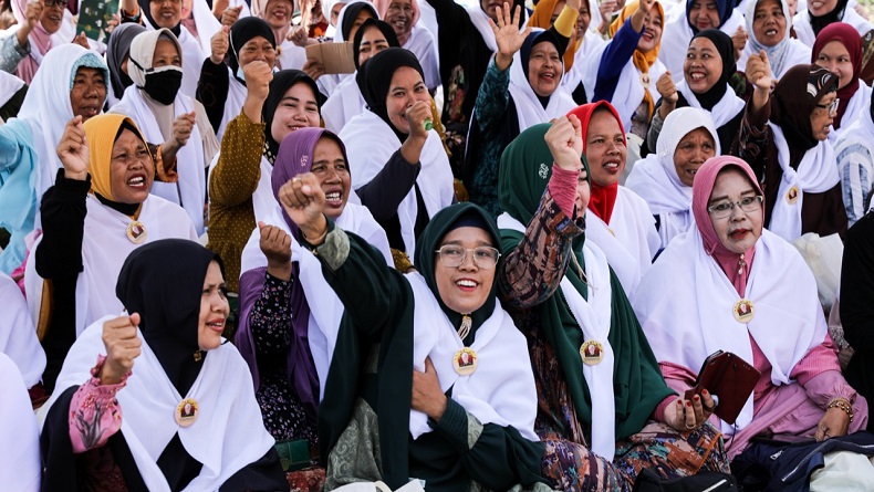 Emak-Emak Karawang Kagum Sosok Ganjar, Dinilai Bisa Angkat Derajat Kaum Wanita