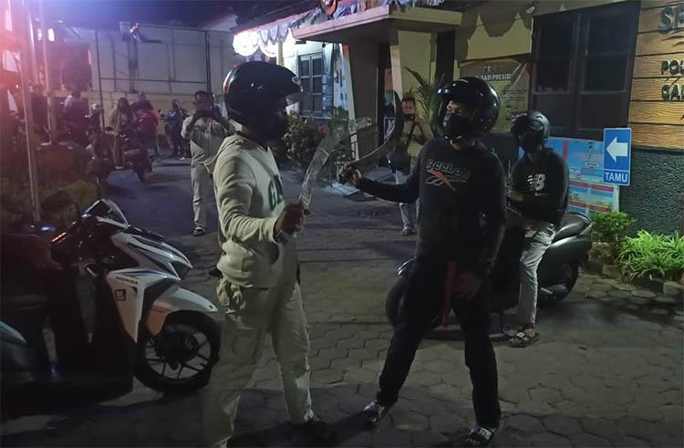 Buat Konten Perkelahian dengan Senjata Tajam, 5 Remaja Kulonprogo Ditangkap Polisi