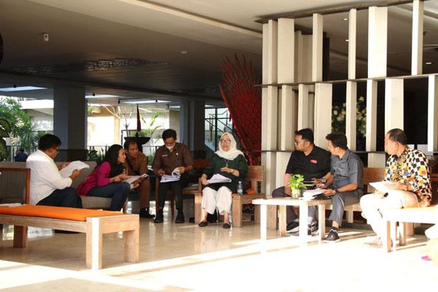  Momen Dramatis Bupati dan DPRD Bojonegoro Rasakan Gempa di Bali saat Rapat Raperda 
