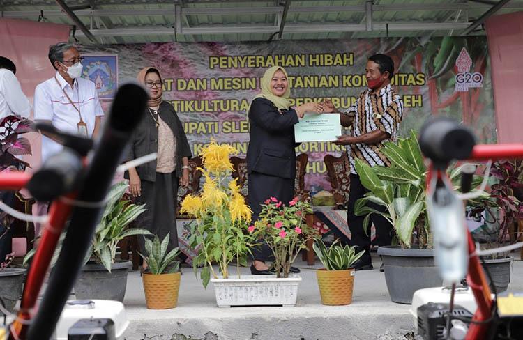 Dongkrak Produktivitas Petani, Pemkab Sleman Hibahkan Alat-Alat Pertanian