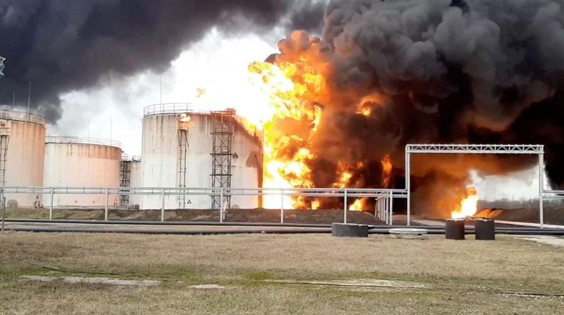 Amunisi Rusia yang Disimpan Dekat Perbatasan Ukraina Terbakar Spontan, kok Bisa?