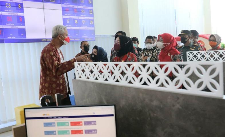Resmikan Mal Pelayanan Publik ke-13 di Jateng, Ganjar: Saya Minta Masuk ke Sini Dilayani Baik