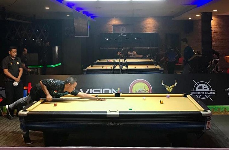 Pebiliar Veteran Jabar Roy Apancho Menang di 16 Besar Seri III POBSI Pool Circuit Pekanbaru 2022