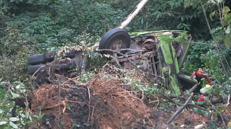 Truk di Padang Terjun ke Jurang Sedalam 100 Meter, Sopir Hilang