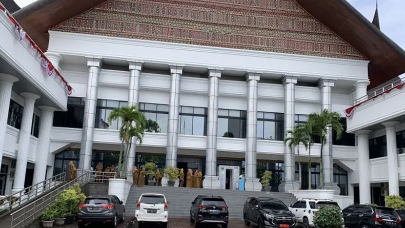 Getaran Gempa M 6,4 Terasa hingga Padang, Staf DPRD Sumbar Berhamburan Keluar Gedung