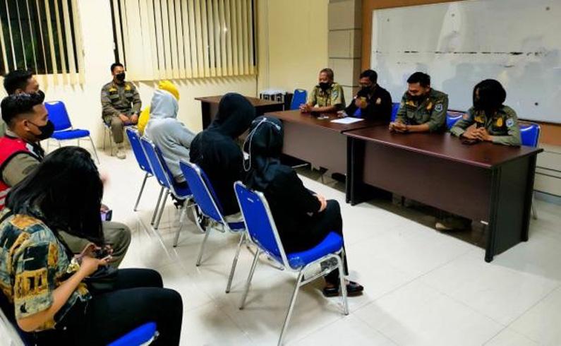 Razia Rumah Kos, Satpol PP Amankan 3 Pasangan Mahasiswa saat Asyik di Kamar