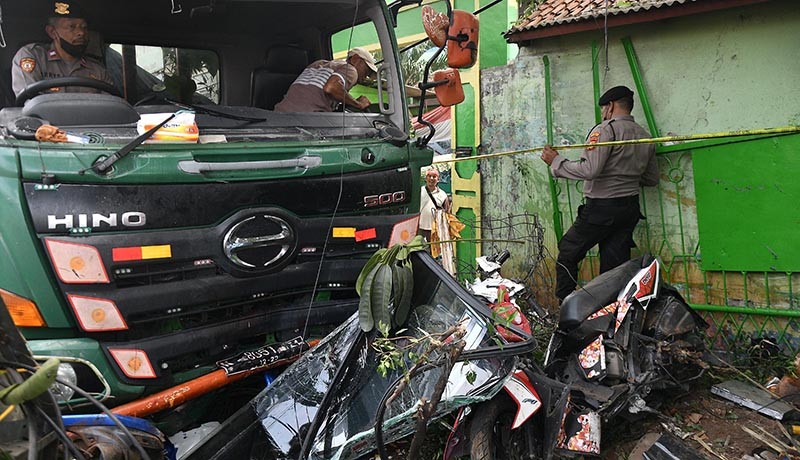 Sopir Truk Penabrak Halte di Bekasi Masih Trauma dan Terus Menangis