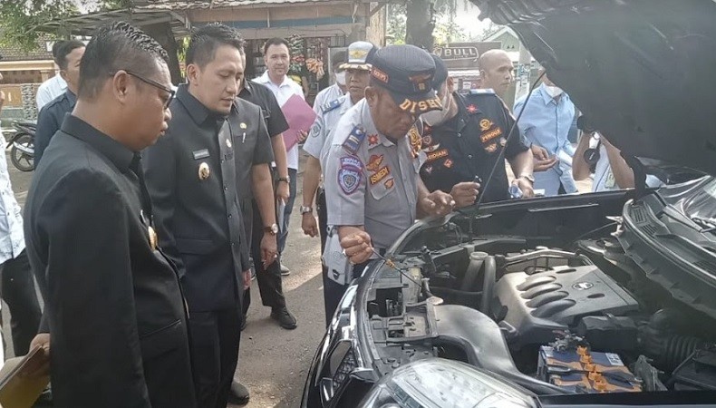 Tak Bayar Pajak, 12 Kendaraan Dinas Pemkab Lampung Utara Ditarik 