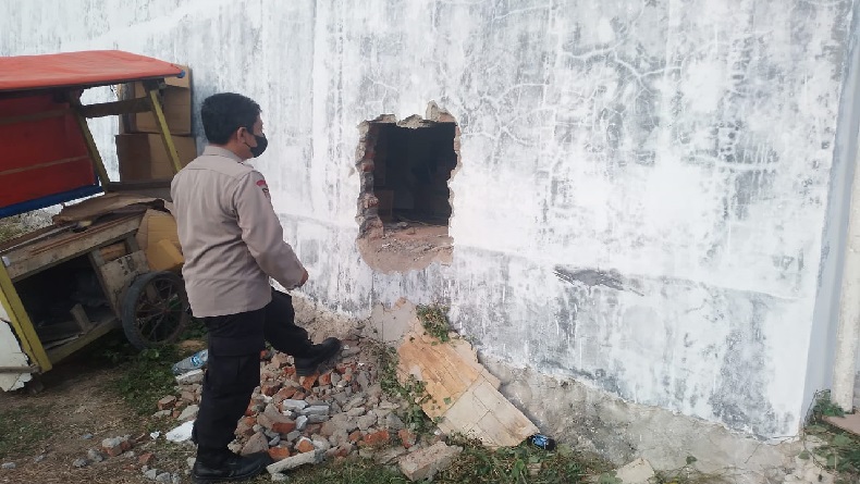 Pencuri Bobol Minimarket di Widasari, Gasak Uang Rp27 Juta dan Barang Dagangan