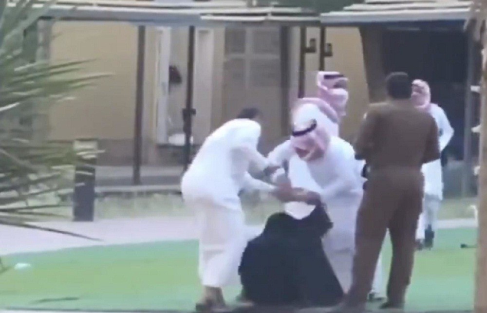 Viral! Sejumlah Pria Diduga Aparat Arab Saudi Pukuli dan Seret Perempuan di Panti Asuhan