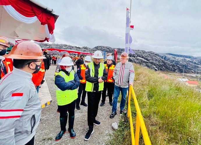 Momen Jokowi dan Rombongan Tinjau Tambang Grasberg Freeport Indonesia