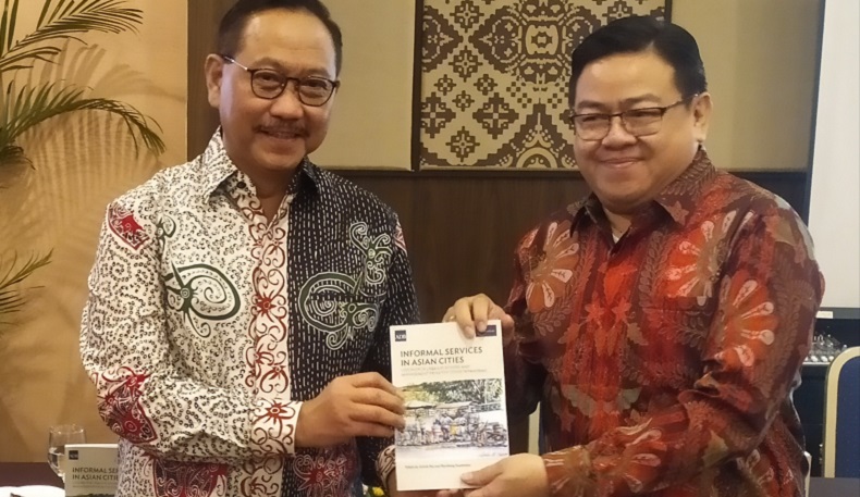 Kepala Otorita IKN Luncurkan Buku Informal Services in Asian Cities