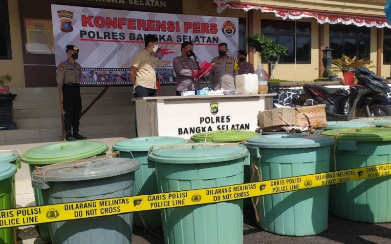 Pabrik Miras Rumahan di Toboali Produksi 1,9 Ton Arak, 2 Pelaku Ditangkap