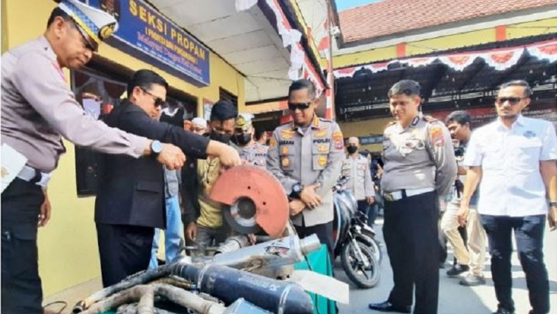 Bikin Resah, 250 Knalpot Brong Hasil Penindakan Polisi di Banjarmasin Dimusnahkan